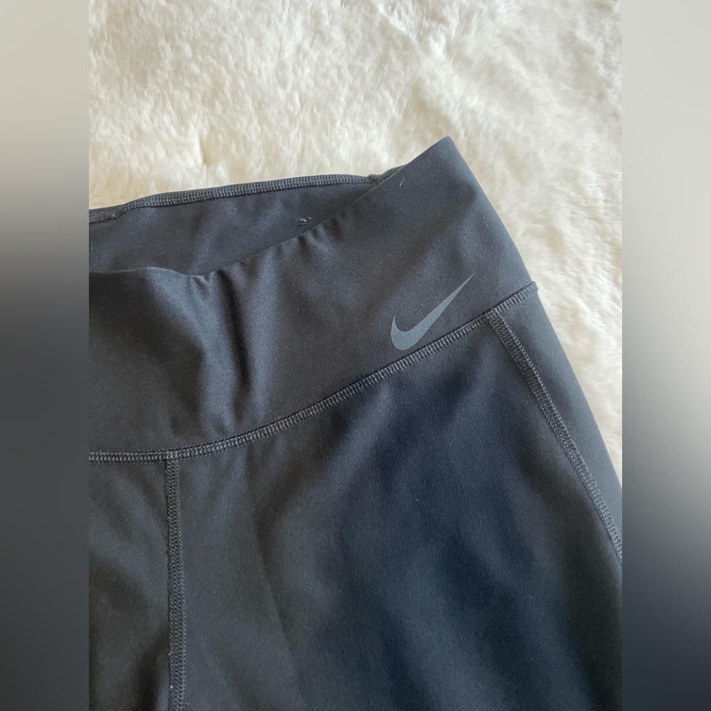 Nike - Picture 3 of 4